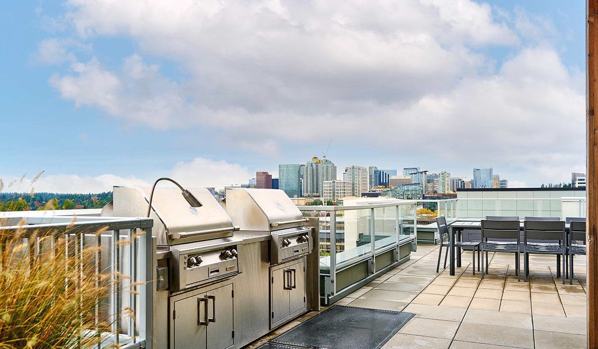 Apartments in Downtown Bellevue - Arras - Outdoor BBQ Grilling Terrace Overlooking the City